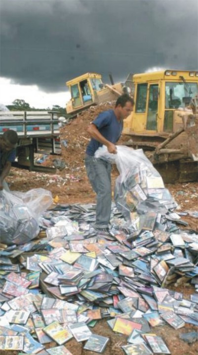 Quando apreendidos, produtos falsificados são destruídos (Foto: Prefeitura de Contagem)